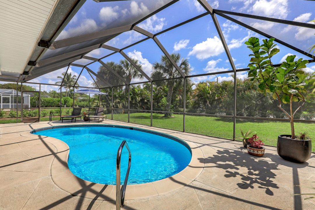 1010 Nottingham Dr, Naples, FL 34109