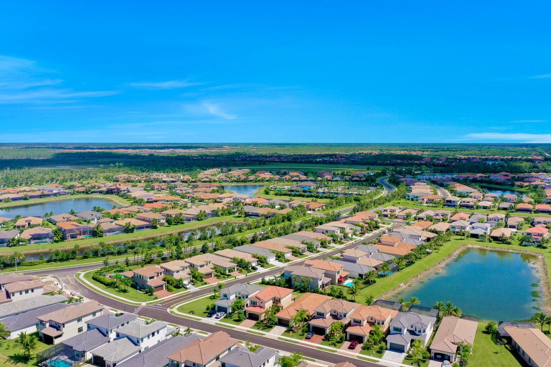 4489 Aurora St, Naples, FL 34119