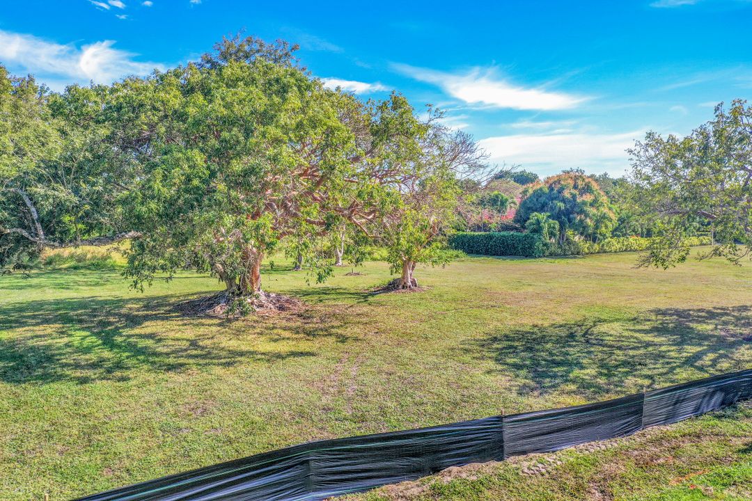 881 Inlet Dr, Marco Island, FL 34145