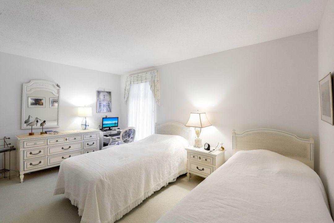 10573 Gulf Shore Dr #304, Naples, FL 34108