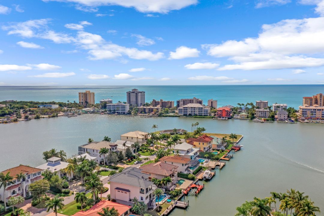 343 Oak Ave, Naples, FL 34108