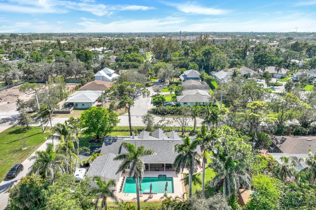 1135 26th Ave N, Naples, FL 34103