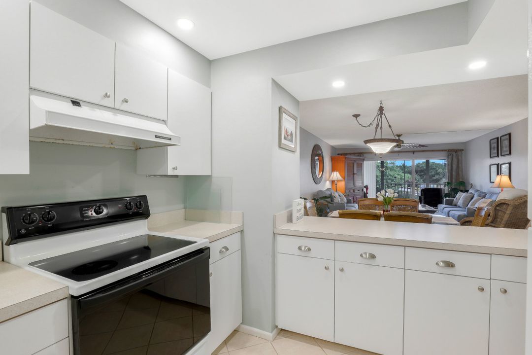 1 Bluebill Ave #306, Naples, FL 34108