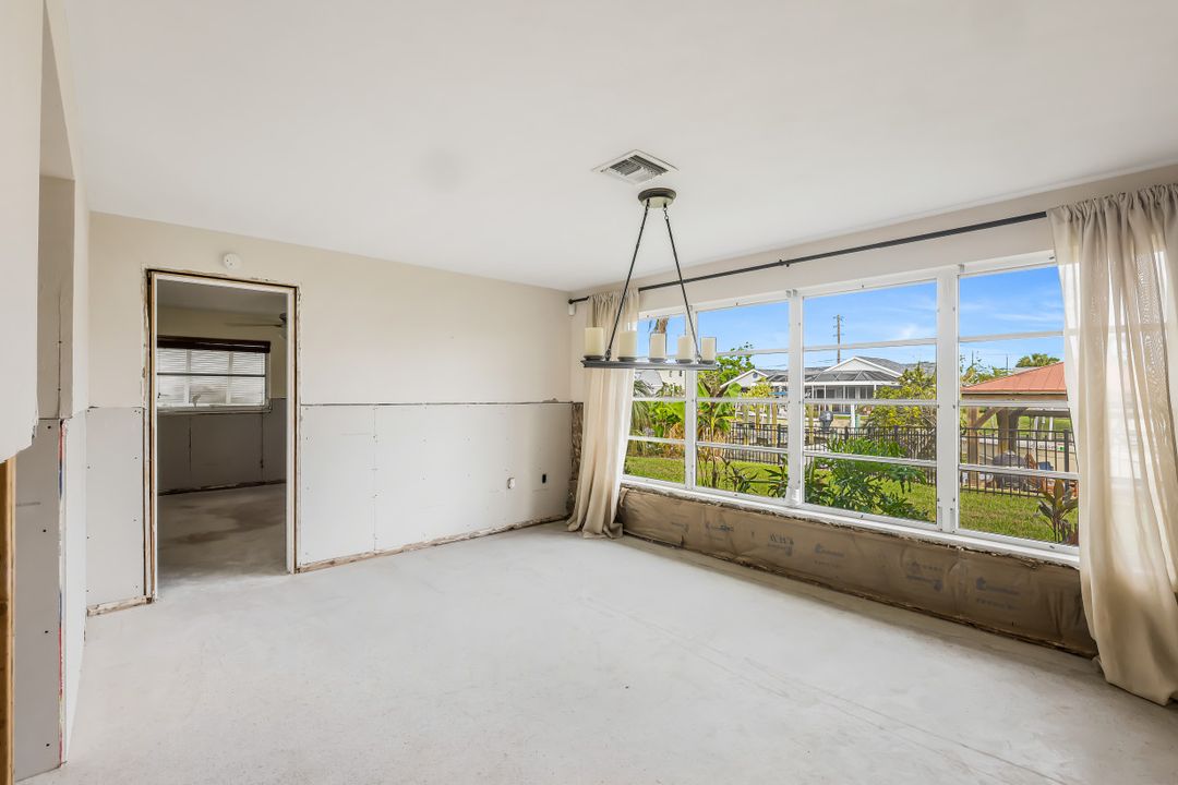 5305 Del Monte Ct, Cape Coral, FL 33904