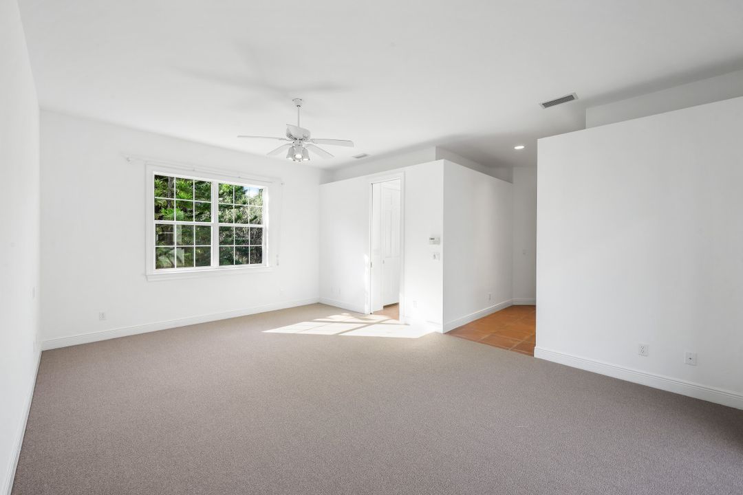 524 Eagle Creek Dr, Naples, FL 34113