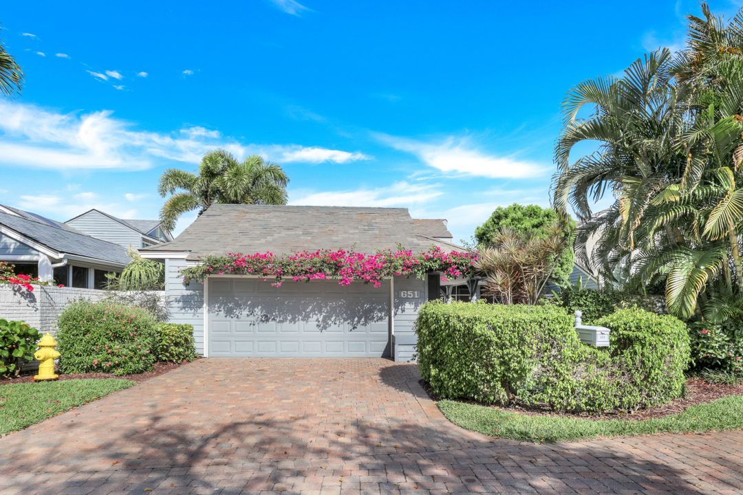 651 Bridge Way Ln, Naples, FL 34108
