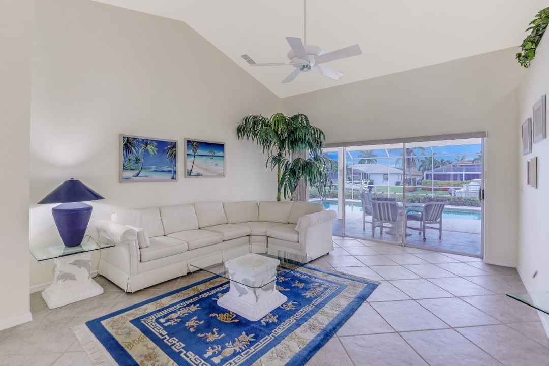 370 Capistrano Ct, Marco Island, FL 34145