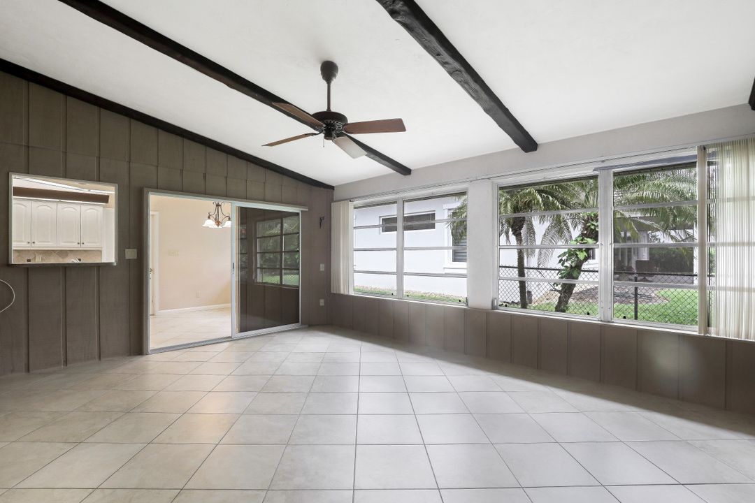 628 104th Ave N, Naples, FL 34108