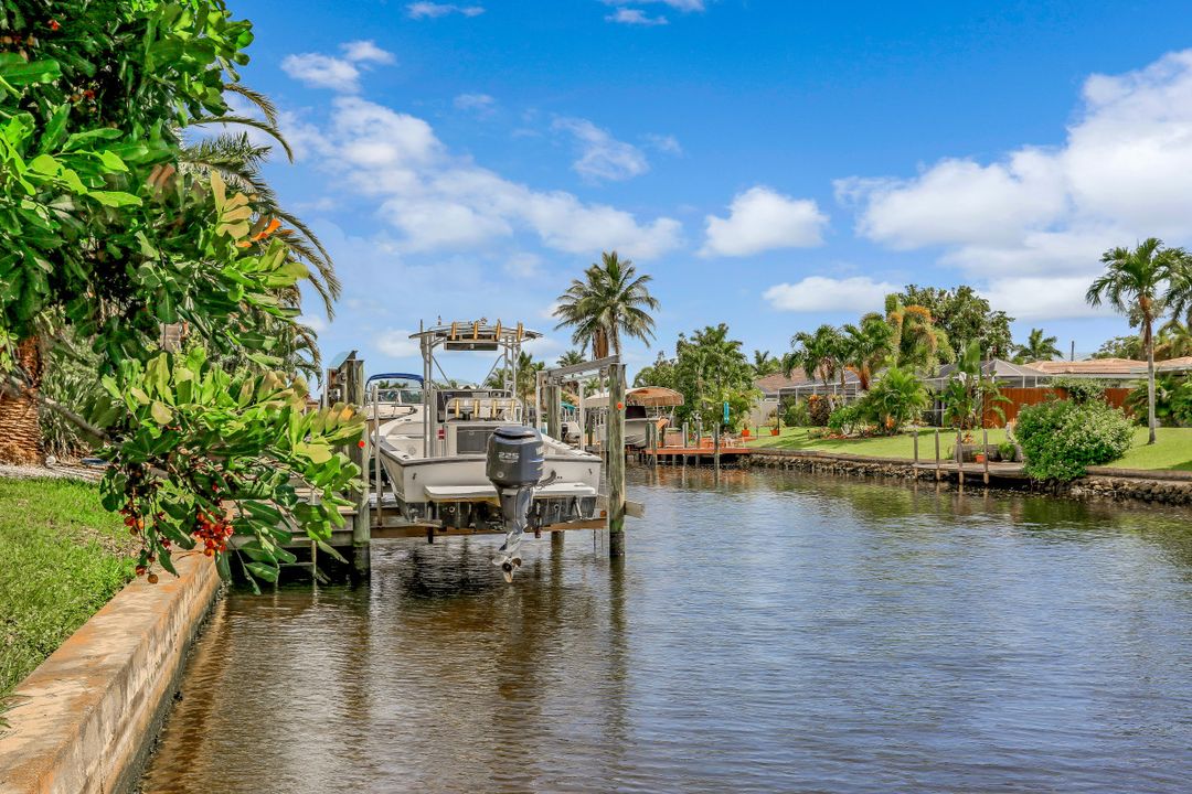 5310 Bayview Ct, Cape Coral, FL 33904