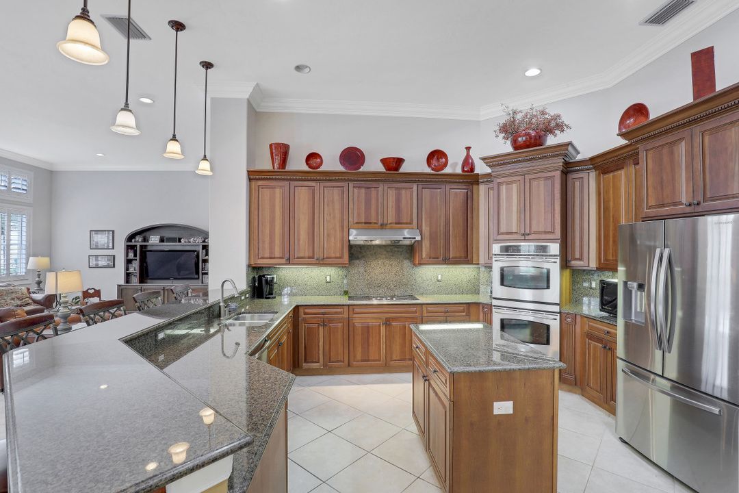 562 14th St SE, Naples, FL 34102