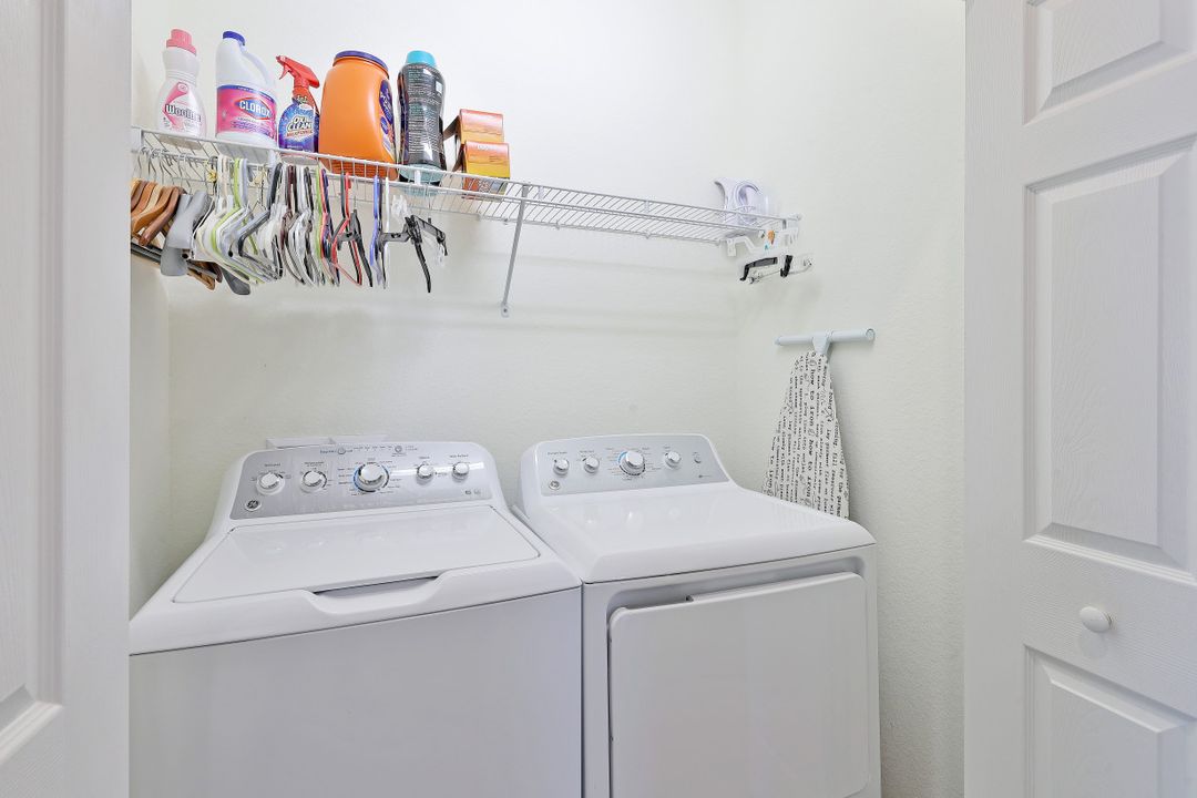 2727 Blossom Wy, Naples, FL 34120