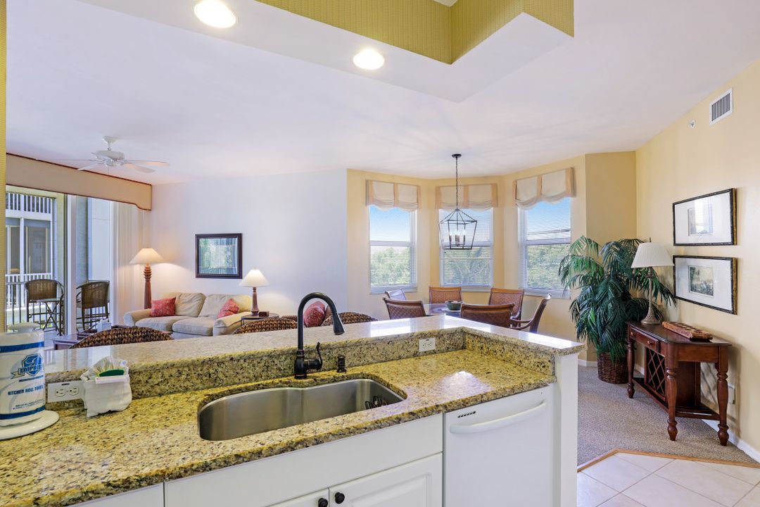 470 Launch Cir #405, Naples, FL 34108