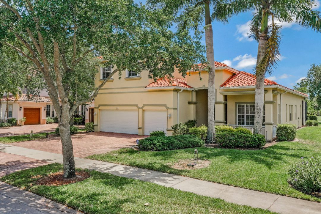 1717 Birdie Dr, Naples, FL 34120