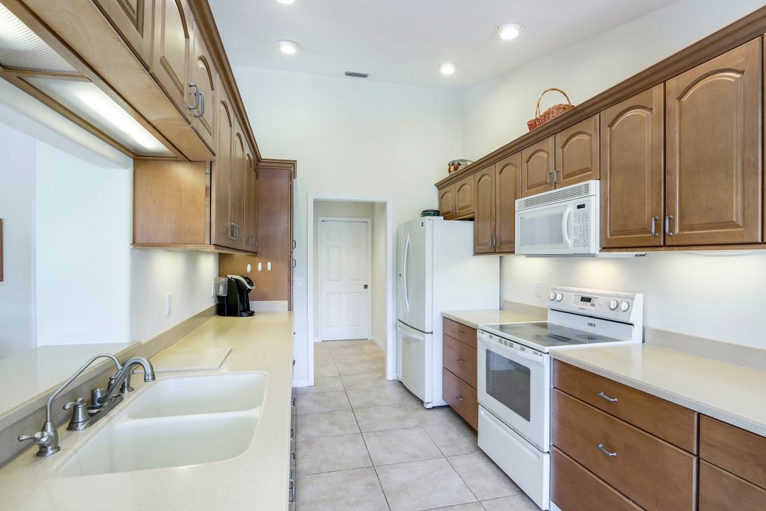 13331 Bridgeford Ave, Bonita Springs, FL 34135