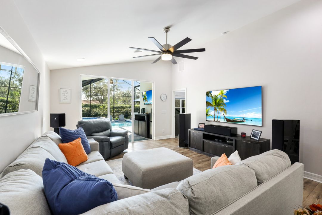 1671 Triangle Palm Terrace, Naples, FL 34119