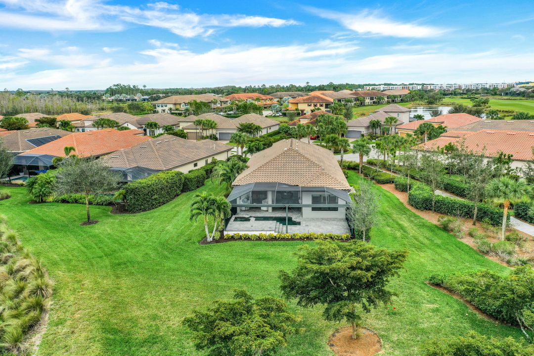 8815 Vaccaro Ct, Naples, FL 34119