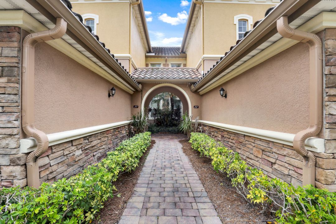 9525 Ironstone Terrace #Unit 202, Naples, FL 34120