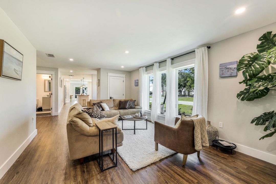 3722 10th St N, Naples, FL 34103