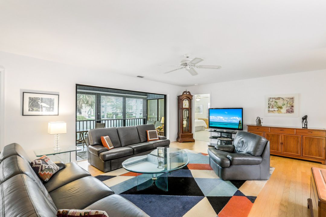 880 8th Ave S #101, Naples, FL 34102