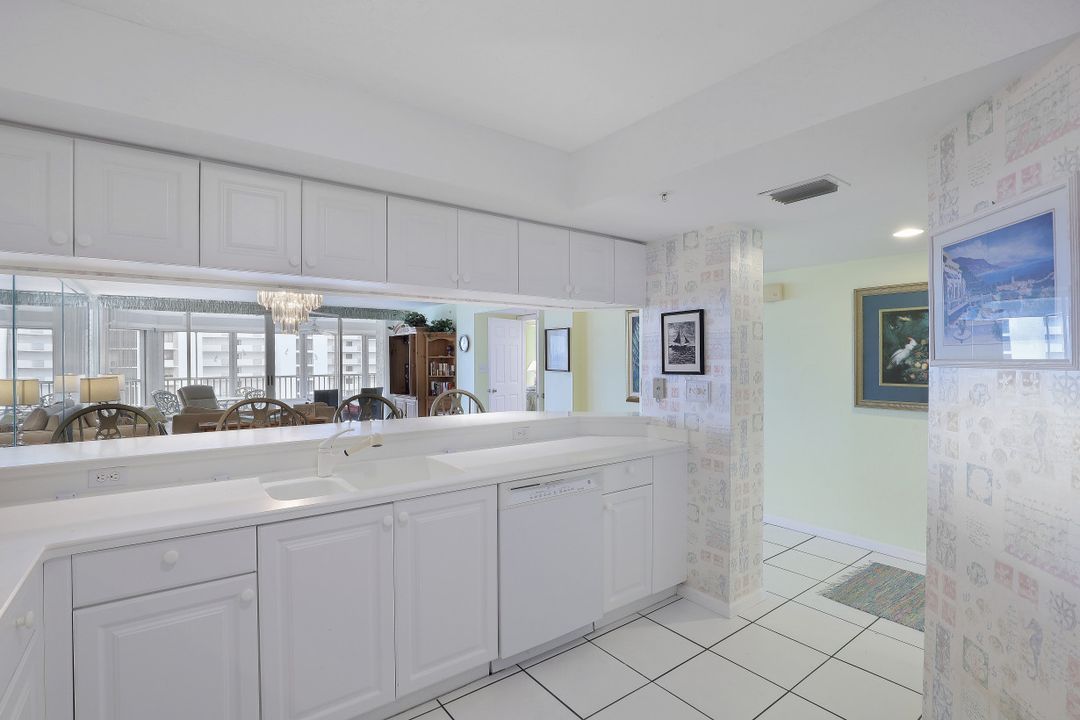 21 Bluebill Ave #905, Naples, FL 34108