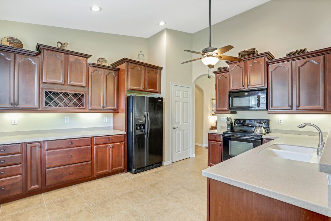 3560 Dandolo Cir, Cape Coral, FL 33909