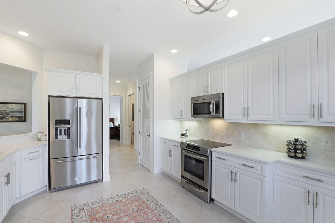 5001 Maxwell Cir #201, Naples, FL 34105