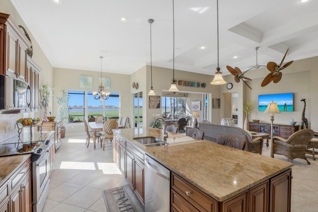 9005 Quarry Dr, Naples, FL 34120