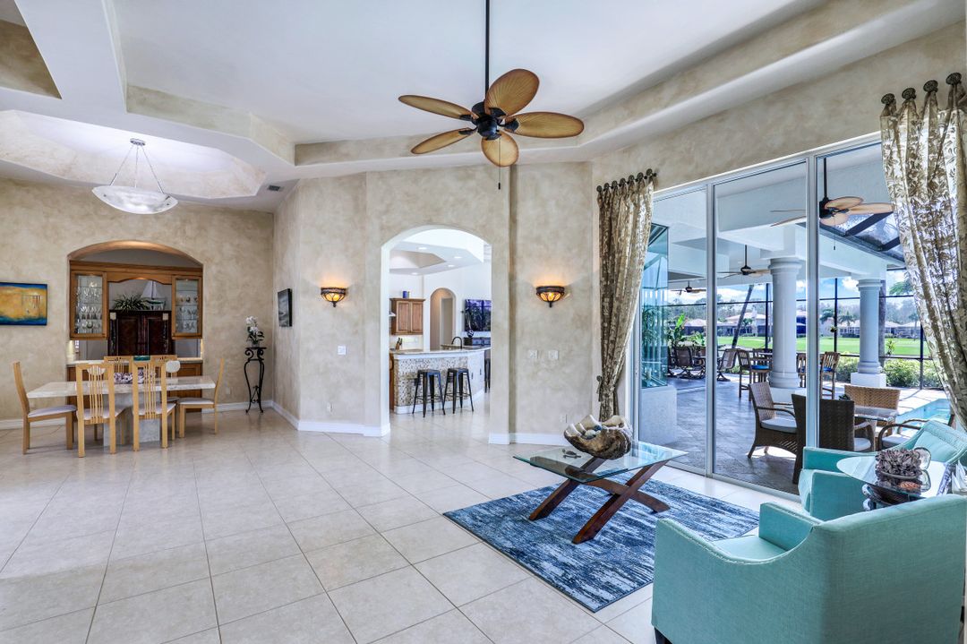 5958 Amberwood Dr, Naples, FL 34110