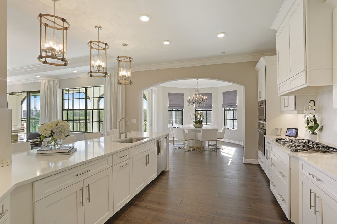 16379 Viansa Way, Naples, FL 34110