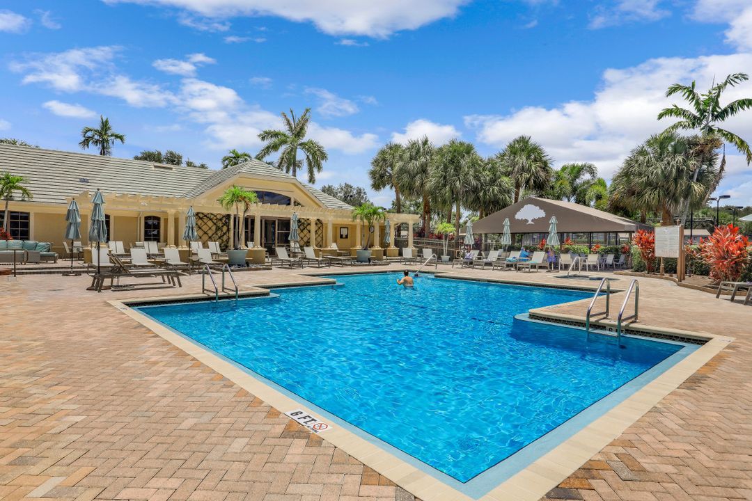 1818 Leamington Ln, Naples, FL 34109