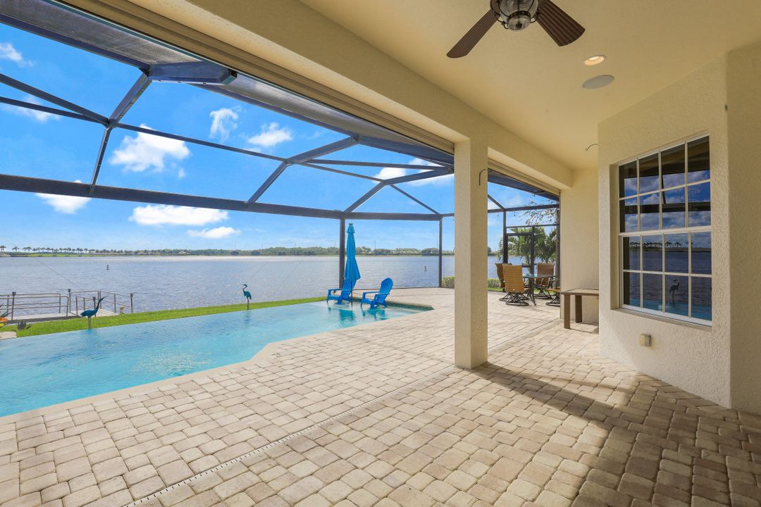 8826 Spinner Cove Ln, Naples, FL 34120