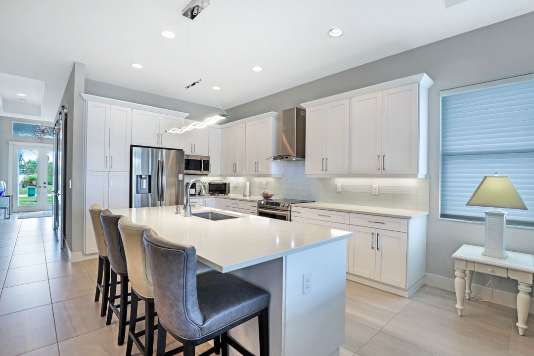 693 105th Ave N, Naples, FL 34108