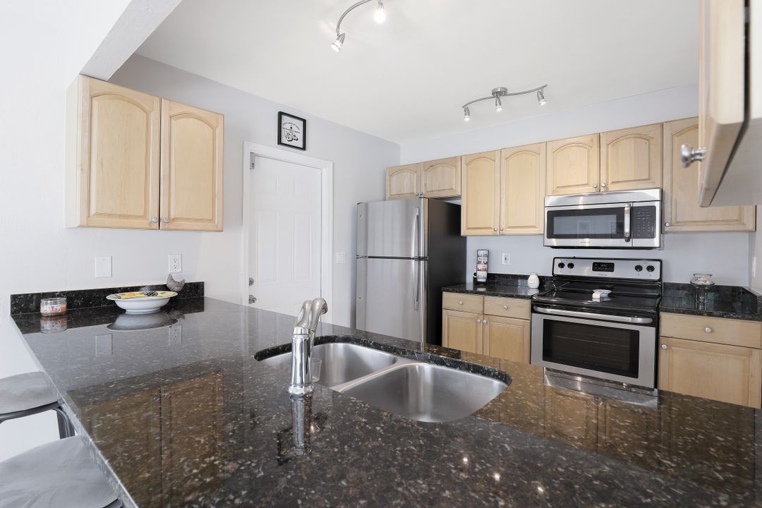 701 93rd Ave N, Naples, FL 34108