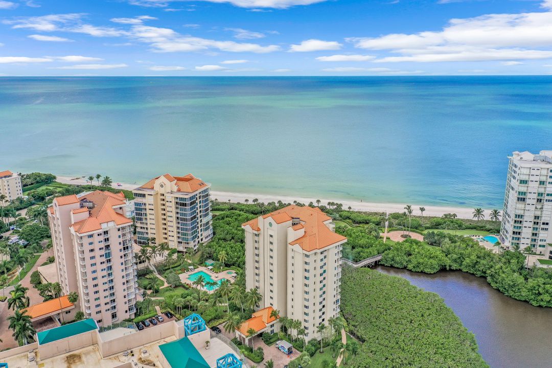 50 Seagate Dr #104, Naples, FL 34103