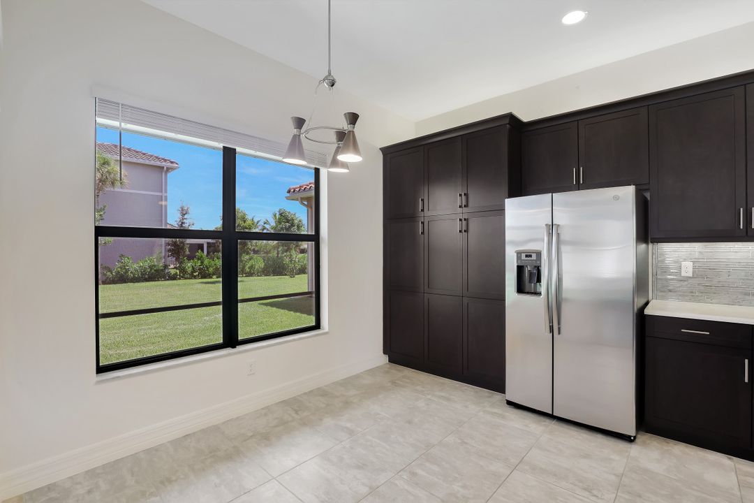 4489 Aurora St, Naples, FL 34119