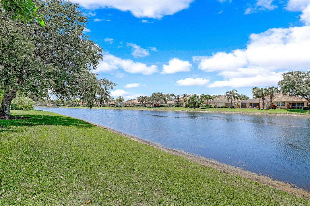 5272 Hawkesbury Way, Naples, FL 34119