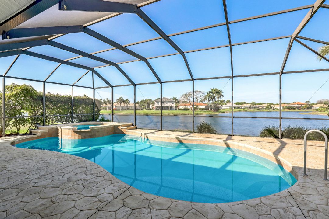 11043 Lakeland Cir, Fort Myers, FL 33913