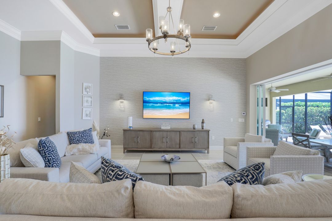 9273 Quarry Dr, Naples, FL 34120