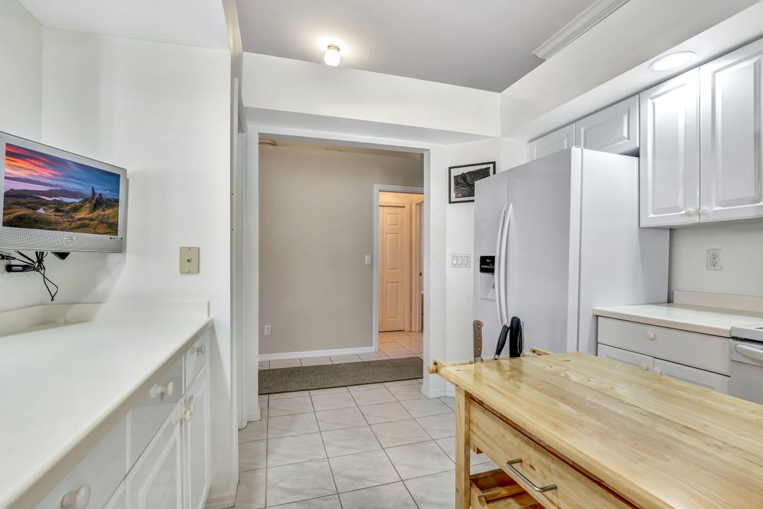 227 Melrose Pl, Naples, FL 34104