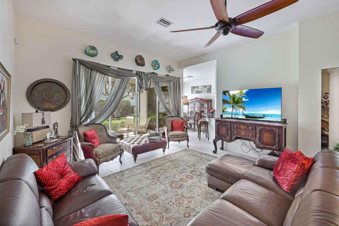 15842 Los Reyes Ln, Naples, FL 34110