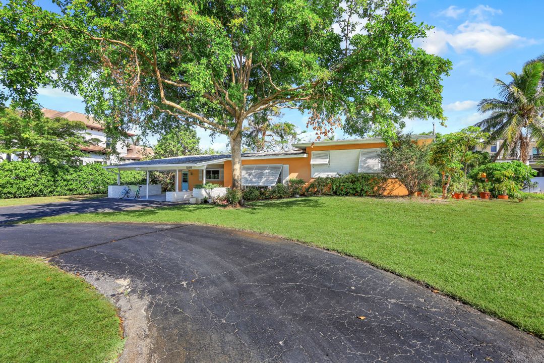 580 Palm Cir E, Naples, FL 34102