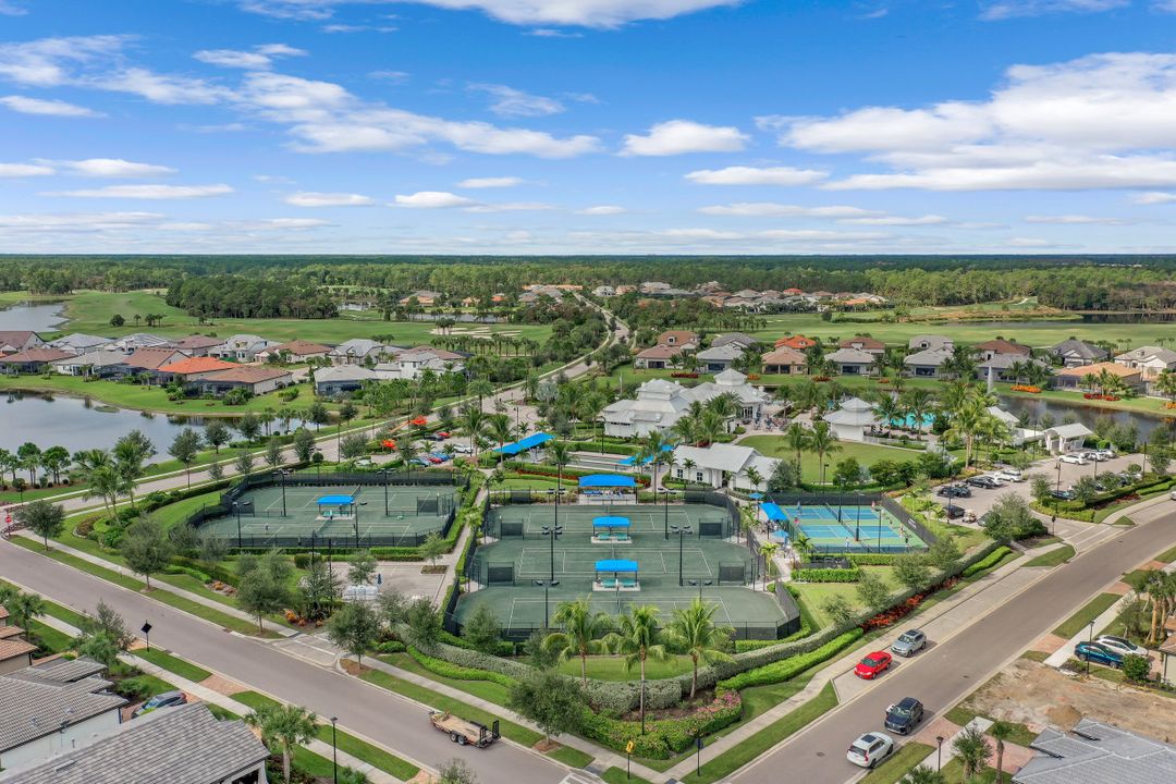 9350 Greyhawk Trl, Naples, FL 34120