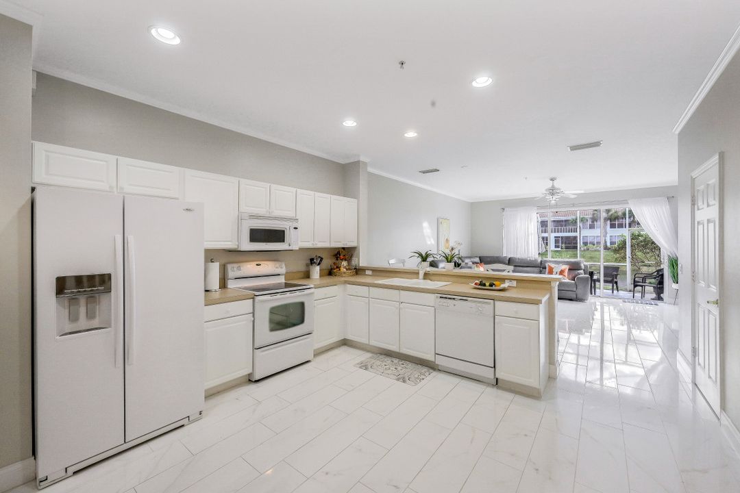 996 Hampton Cir, Naples, FL 34105