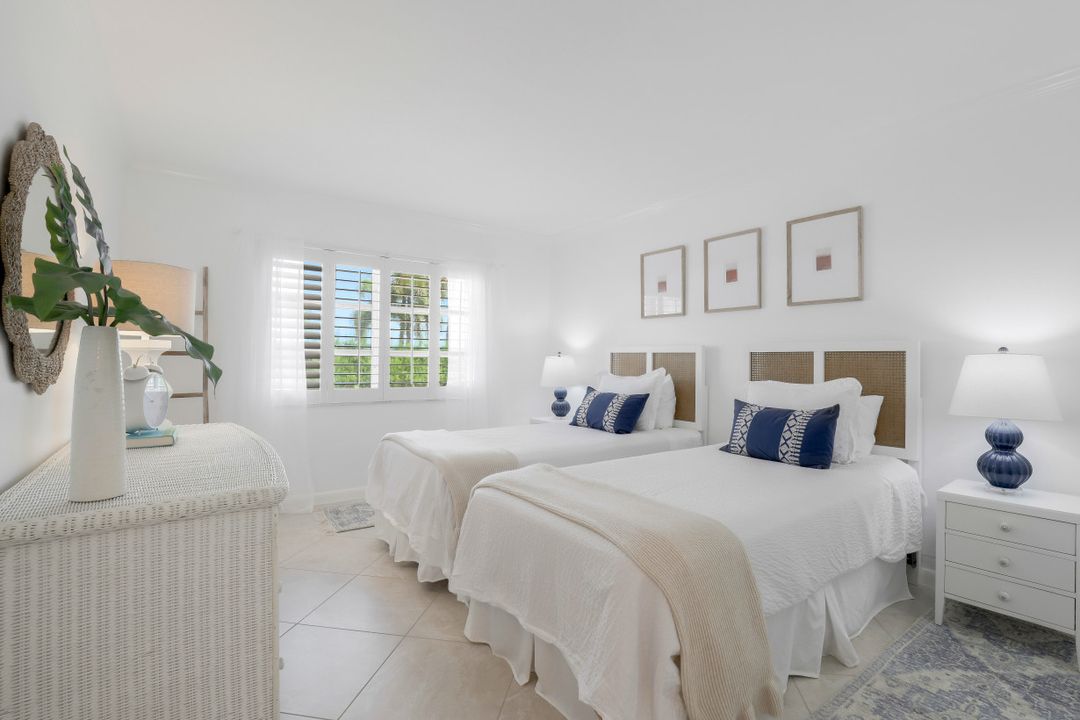 2900 Gulf Shore Blvd N #102, Naples, FL 34103