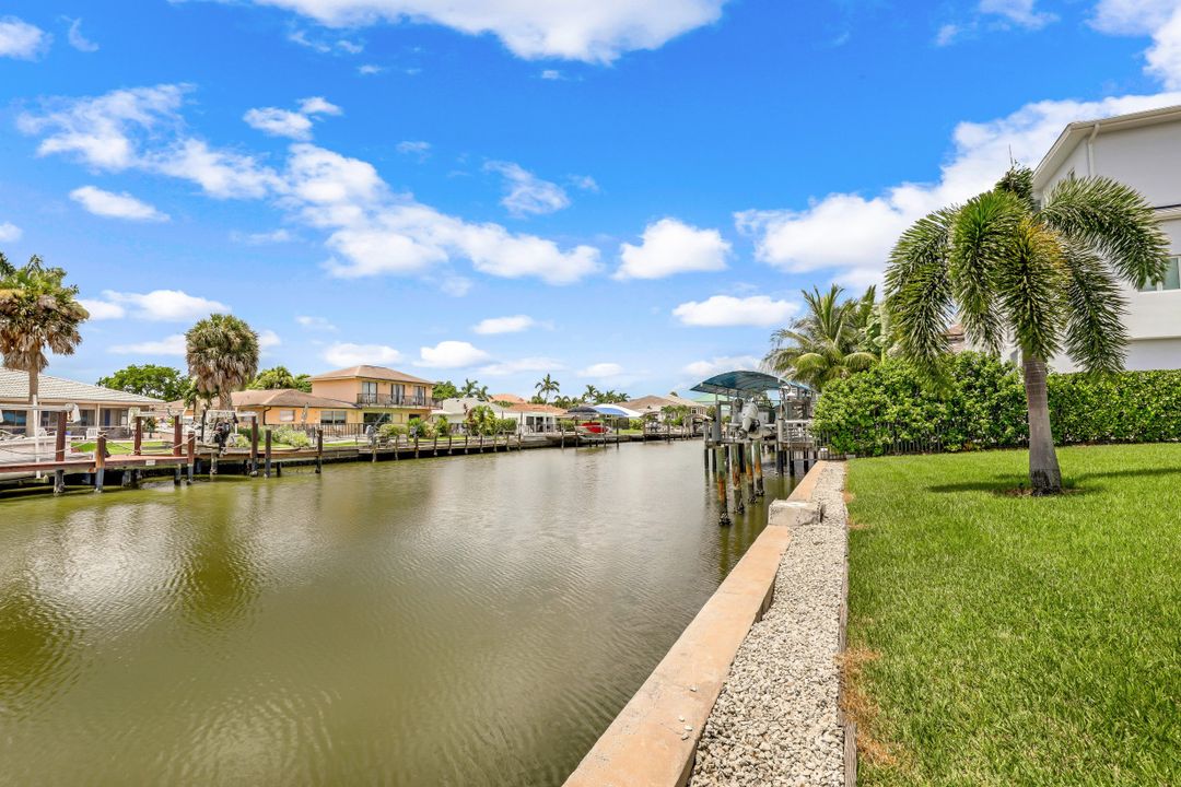 466 Tradewinds Ave, Naples, FL 34108