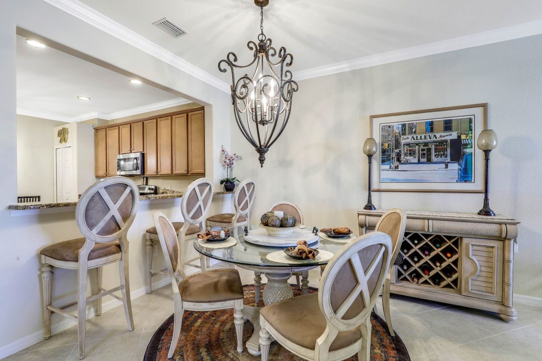 14528 Grapevine Dr, Naples, FL 34114