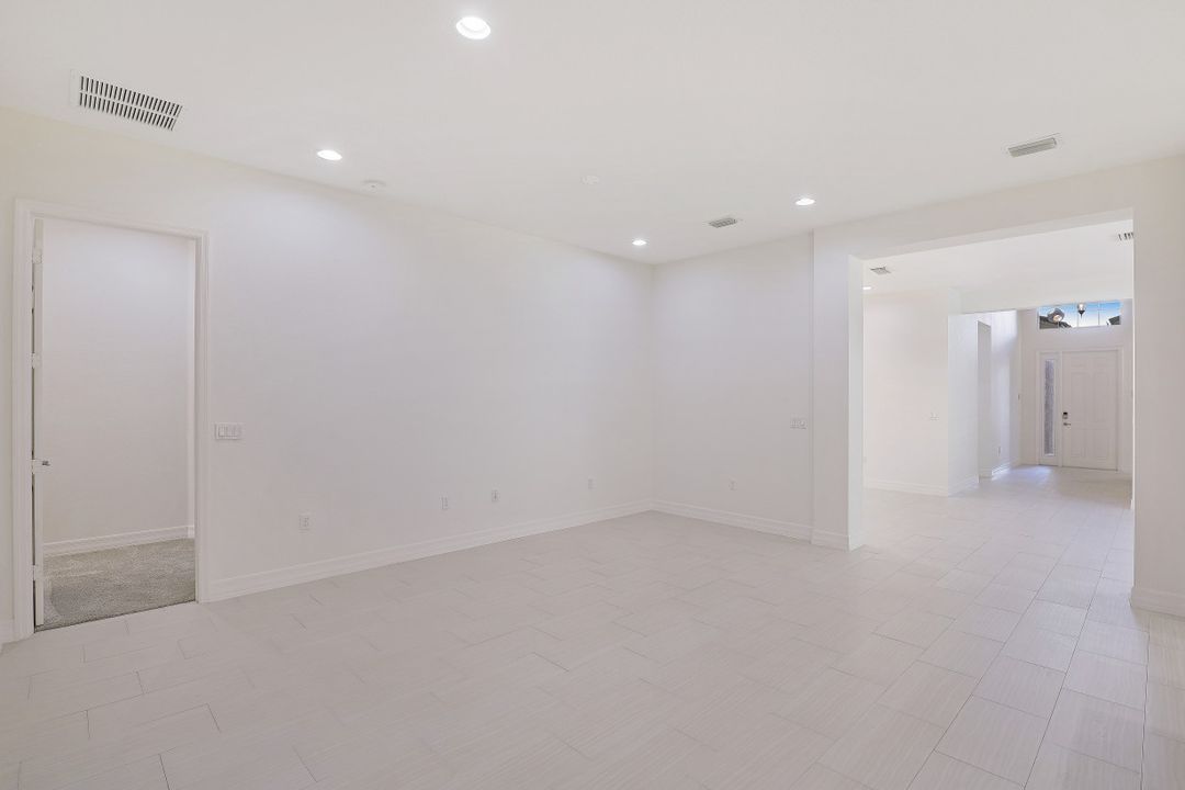 3171 Pacific Dr, Naples, FL 34119