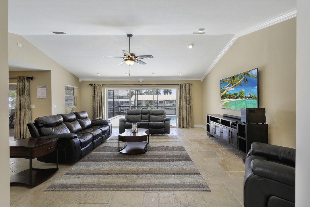 1524 SW 52nd Ln, Cape Coral, FL 33914