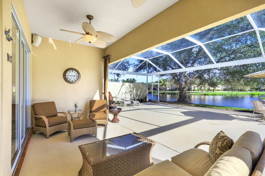 5500 Freeport Ln, Naples, FL 34119