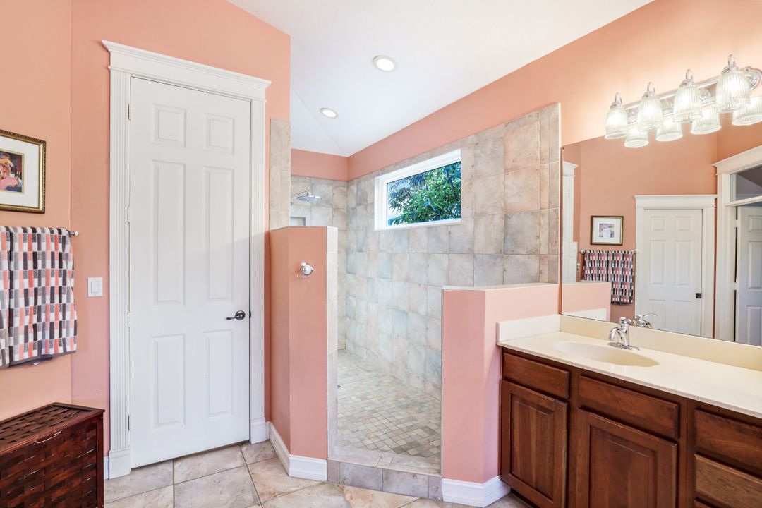 2850 Coach House Way, Naples, FL 34105